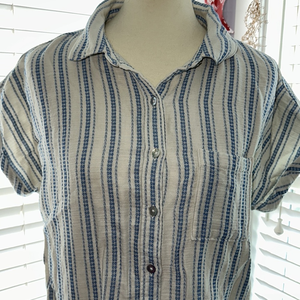 SOLD Faherty Ocean Catalina Stripe Ivory & Blue Short Sleeve Top EUC - Picture 4 of 16